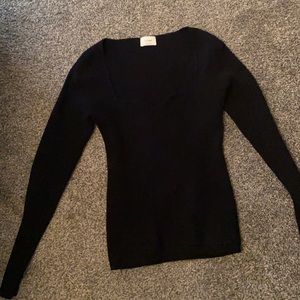 Aritzia knit long sleeve with scoop neck.